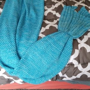 Blue mermaid tail blanket